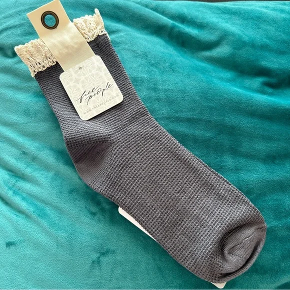 NWT Free People Beloved Waffle Knit Ankle Socks Gray Grey 1 Pair - Picture 2 of 12